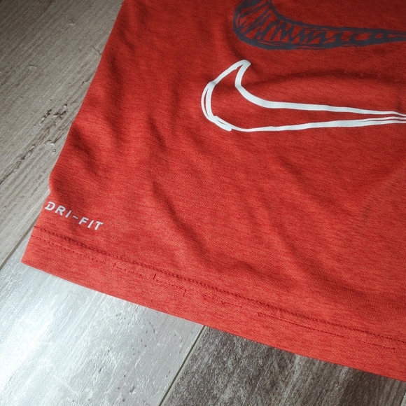 Nike Dri-Fit Boys Red and Black Swoosh Logo Graphic Tee Size 18m - Picture 5 of 9